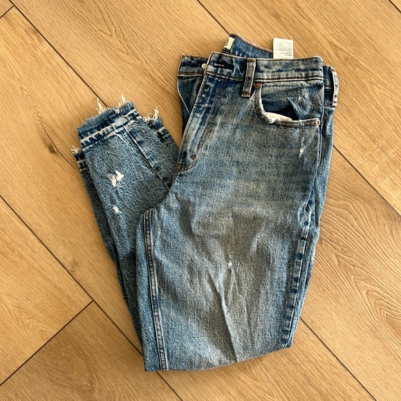 Abercrombie x Bre Sheppard Mom High Rise Jeans - Picture 3 of 8